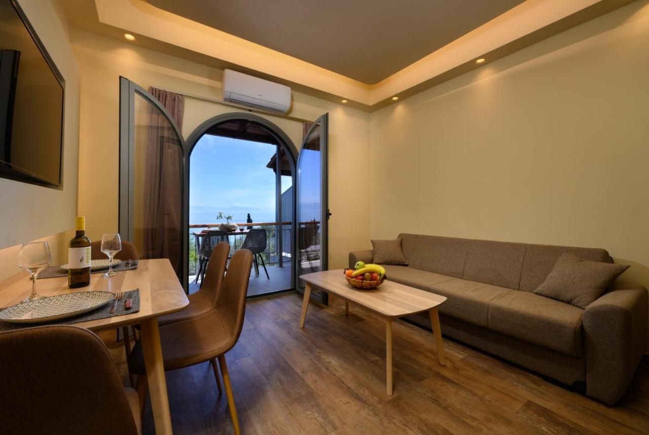 Seven Keys Luxury Suites Achílleion Exterior photo